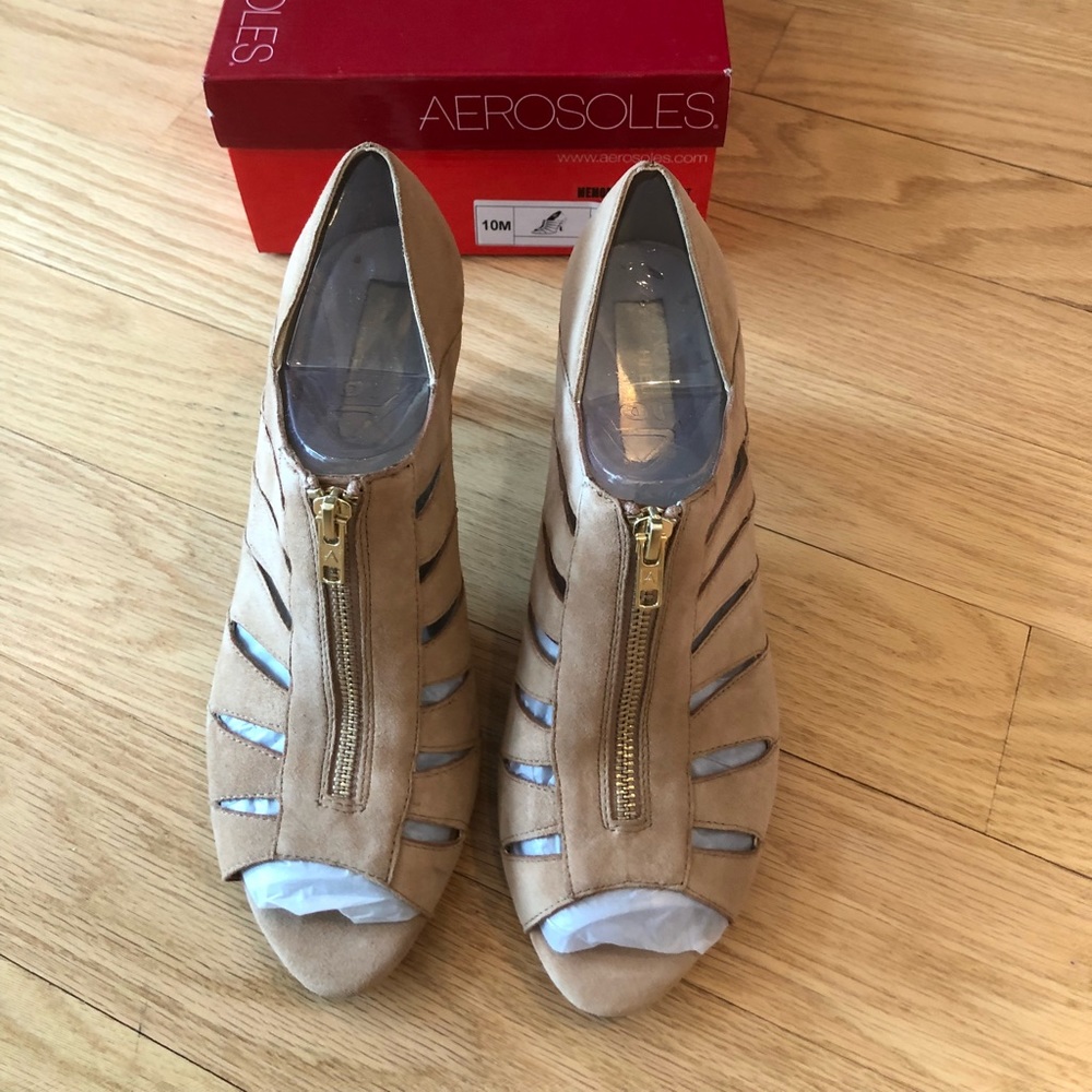 Aerosoles Lambada suede tan heels - 10 new!